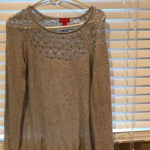 Light weight sweater